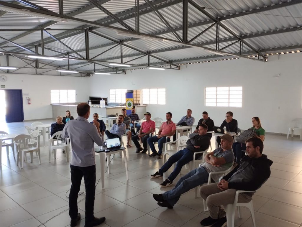 desenvolvimento rural prefeitura de cocal do sul entrega 144 sacas de sementes de aveia e azevem aos produtores rurais 09.25.04