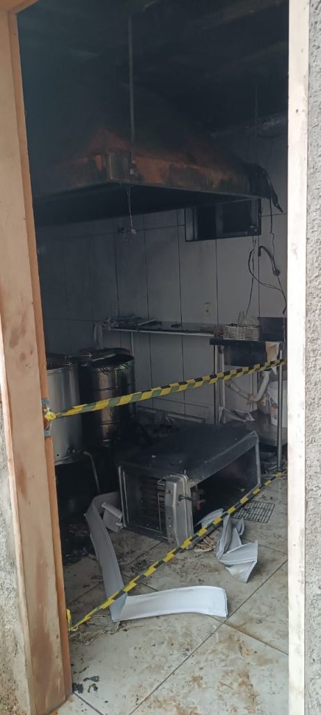 incendio em cozinha de restaurante e registrado em cocal do sul img 20230421 wa0029