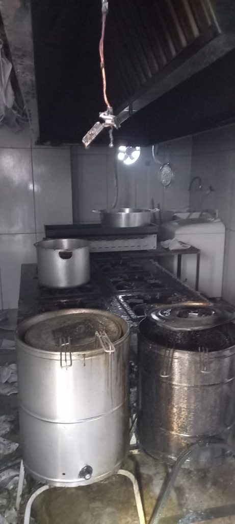 incendio em cozinha de restaurante e registrado em cocal do sul img 20230421 wa0031