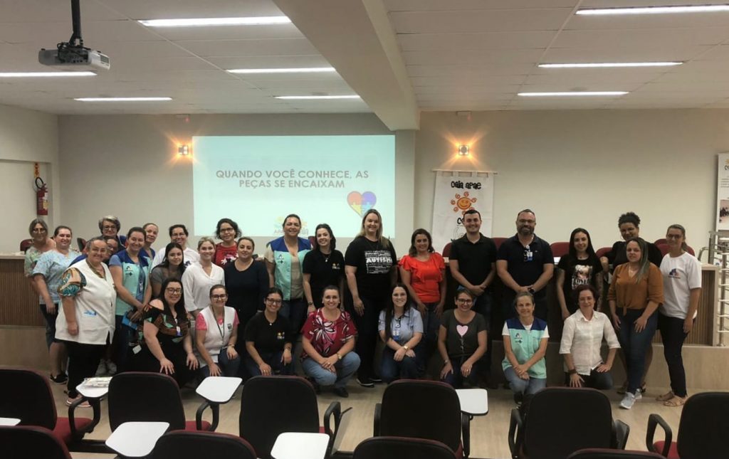 profissionais da saude de cocal do sul recebem palestra sobre atendimento a pessoa com deficiencia palestra saude cocal apae divulgacao