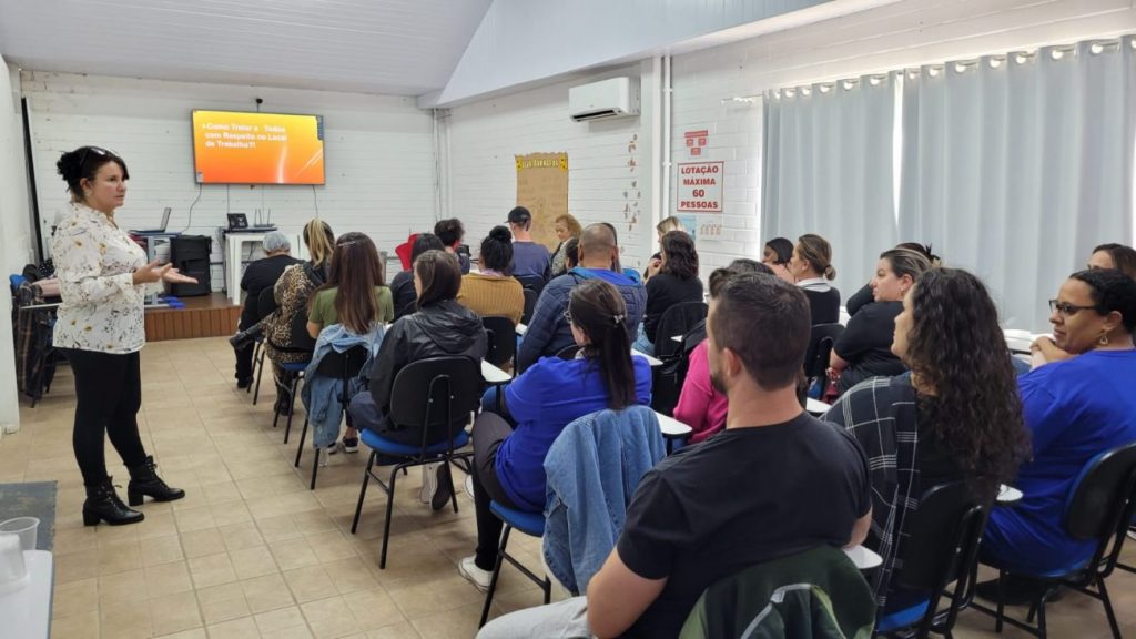 treinamento para defesa de ameacas e ataques e realizado na apae cocal do sul whatsapp image 2023 04 26 at 11.24.41