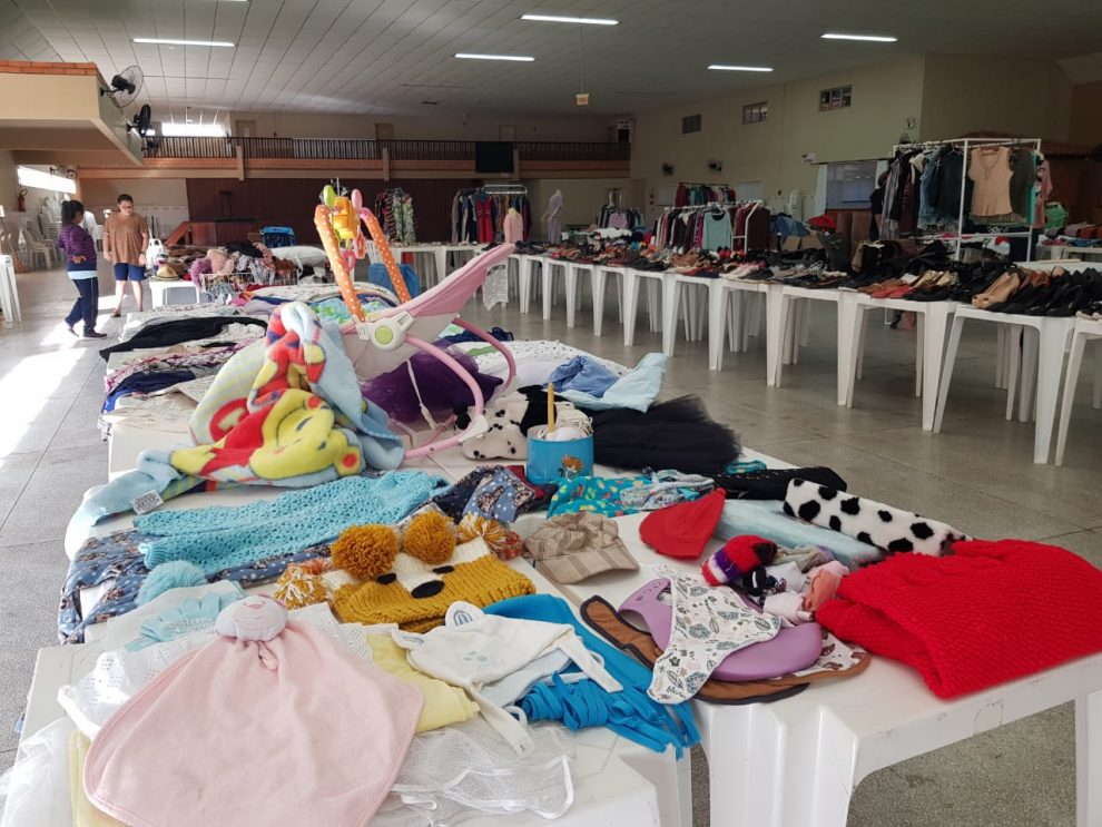 brecho solidario da apae de urussanga segue ate terca feira dia 16 foto 01