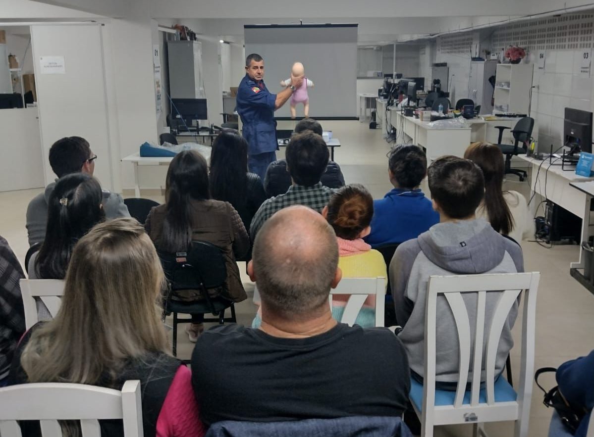 cbmsc realiza instrucoes e palestras de primeiros socorros em escolas da regiao sul whatsapp image 2023 05 18 at 14.22.08 e1684534734224