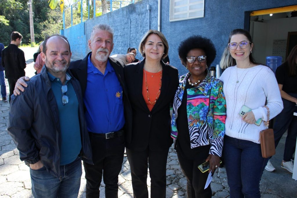 com a presenca da presidente da fcee apae cocal do sul inaugura projetos e benfeitorias inuaguracao apae fcee por ana paula nesi 4