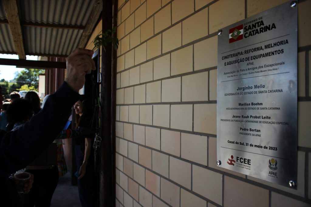 com a presenca da presidente da fcee apae cocal do sul inaugura projetos e benfeitorias inuaguracao apae fcee por ana paula nesi 59