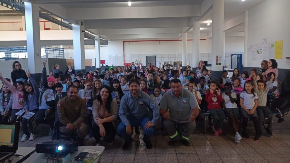 maio amarelo prefeitura de cocal do sul promove acoes de conscientizacao no transito 12.19.56