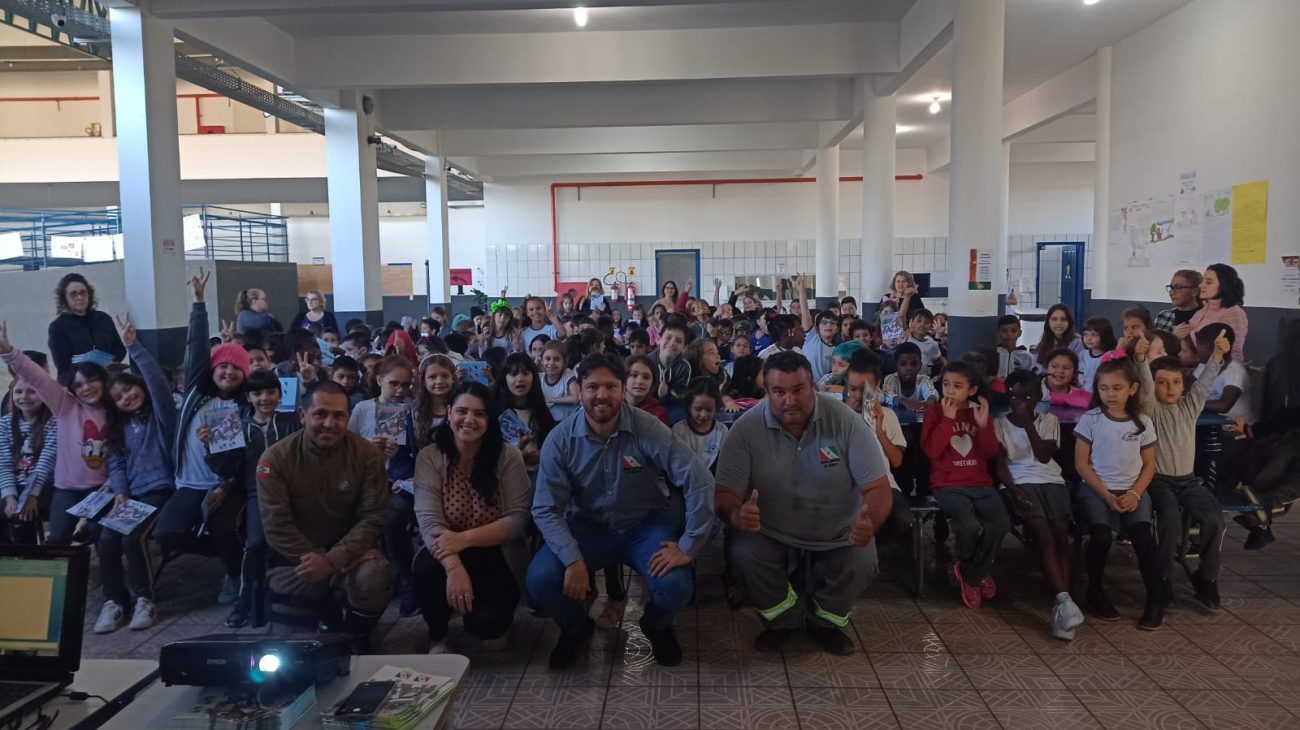 maio amarelo prefeitura de cocal do sul promove acoes de conscientizacao no transito 12.19.56