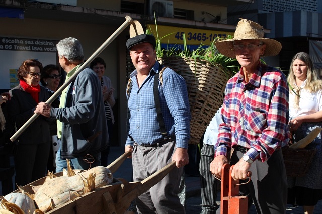 neste sabado desfile promove o resgate das memorias e cultura italiana em urussanga ritorno arquivo pmu 2 1