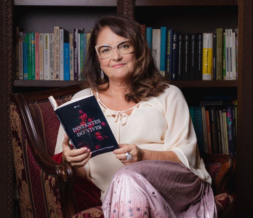 psicologa lanca seu primeiro livro com sessao de autografo no sabado em criciuma ana cristina campos dalmeida lanca seu primeiro livro e1685053752679