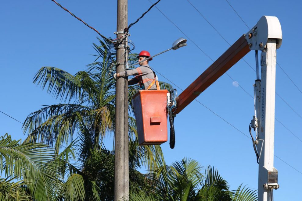 coopercocal e prefeitura de urussanga entregam iluminacao publica de led em belvedere nesta sexta 0906 2