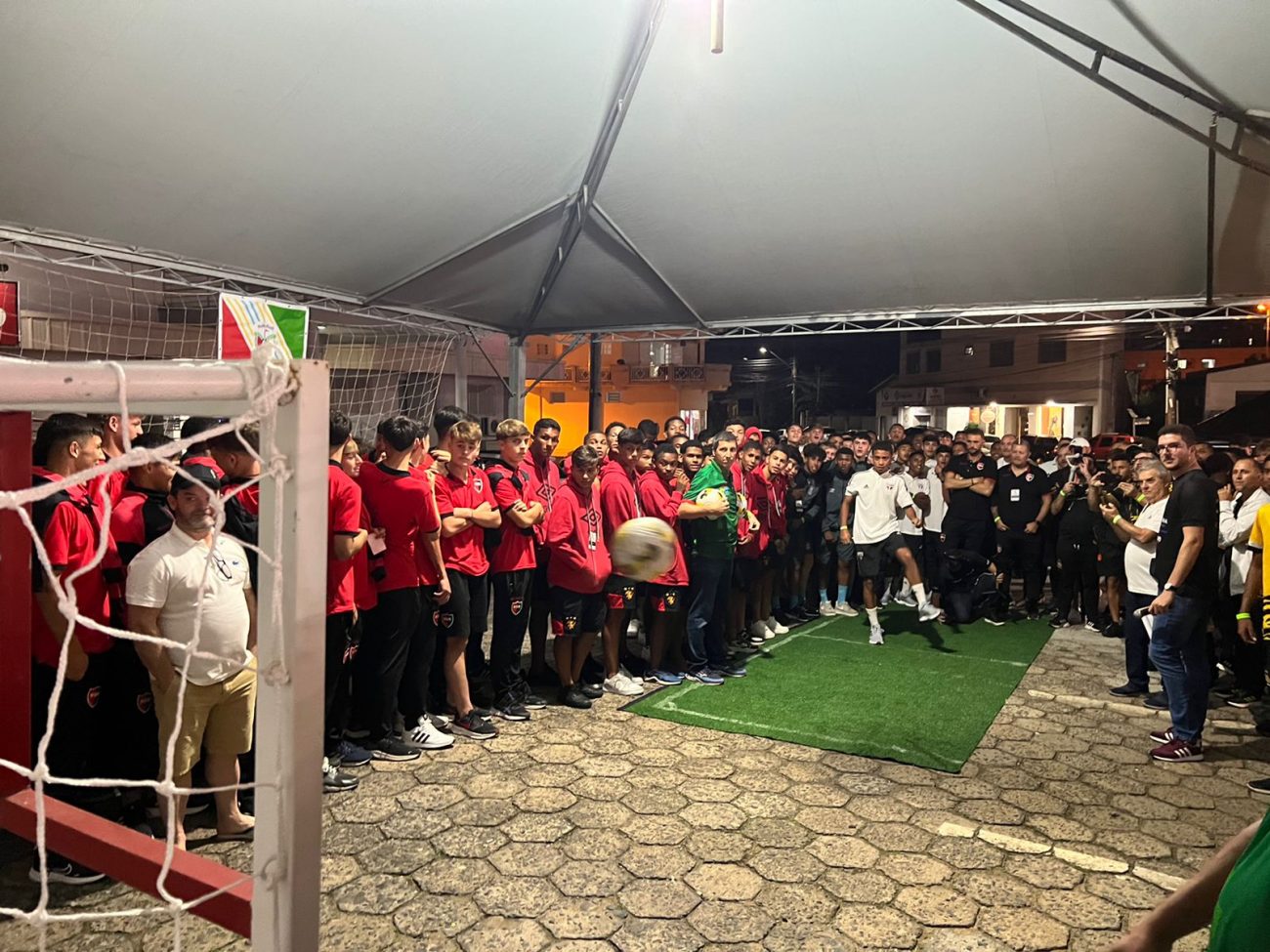 noite e marcada por competicoes e muita descontracao entre os atletas da copa criciuma whatsapp image 2023 06 27 at 15.17.46