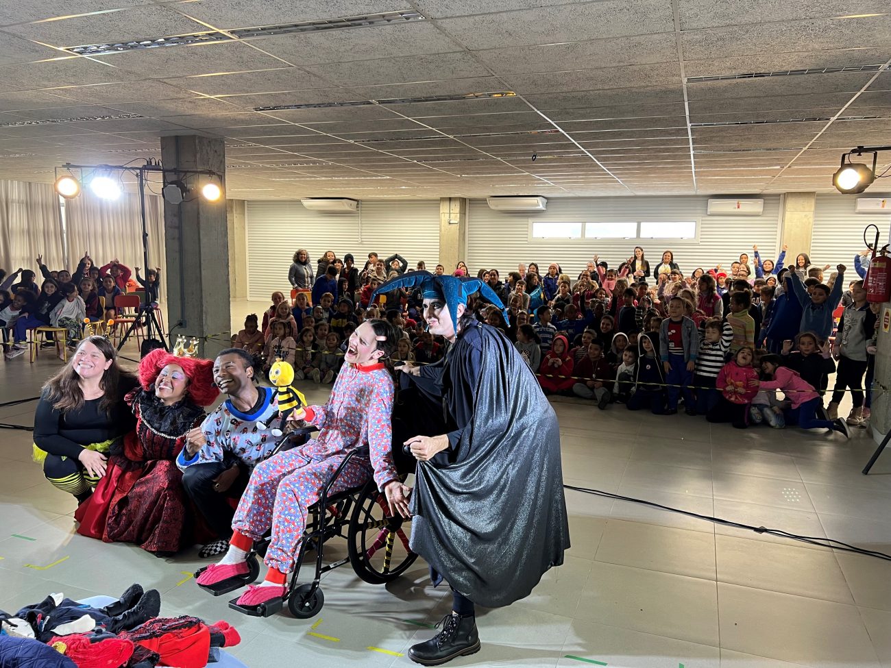 sicredi recebe peca teatral zum zum zum a uniao faz a vida em criciuma divulgacao sicredi2