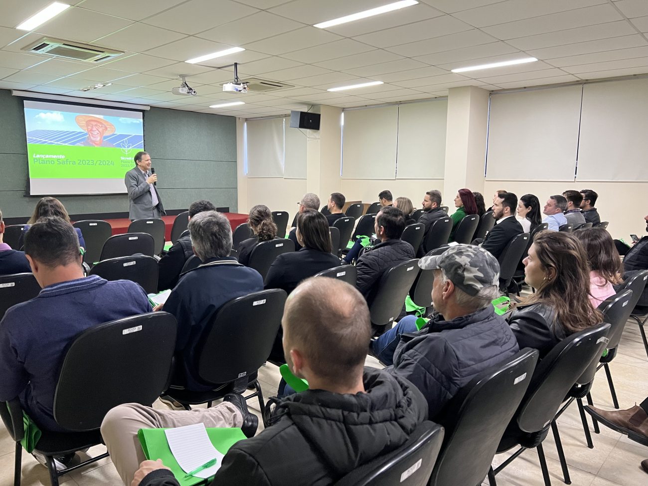 evento de lancamento do plano safra no sul catarinense reuniu engenheiros agronomos e entidades ligadas ao agro na acic