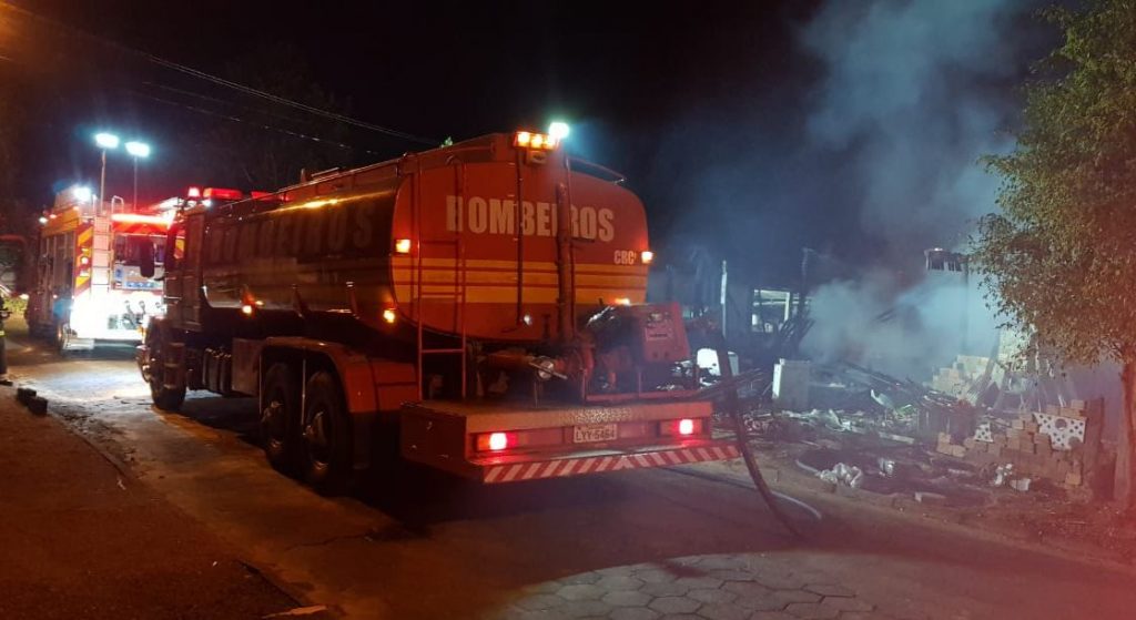 residencia e destruida pelo fogo em cocal do sul img 20230720 wa0000