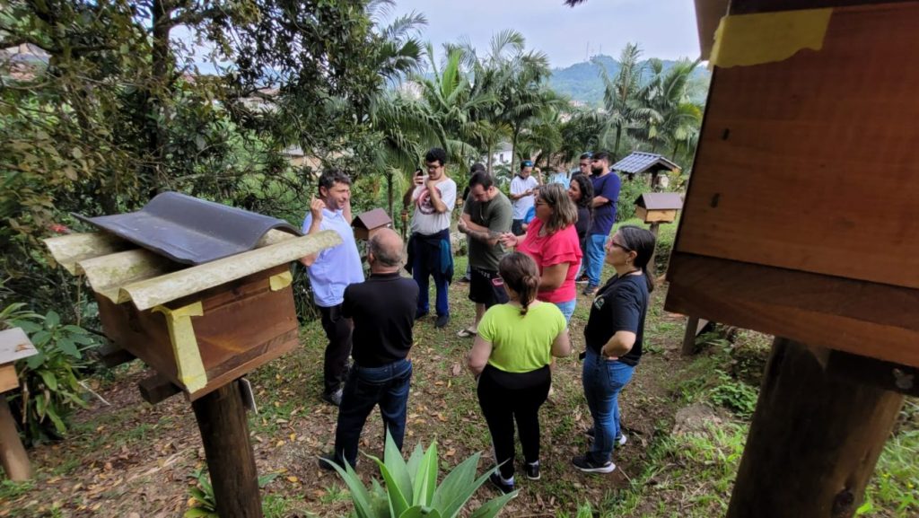 alunos da apae cocal do sul realizam visita a meliponario em lauro muller apae no meliponario rio do rastro por ana paula nesi 11