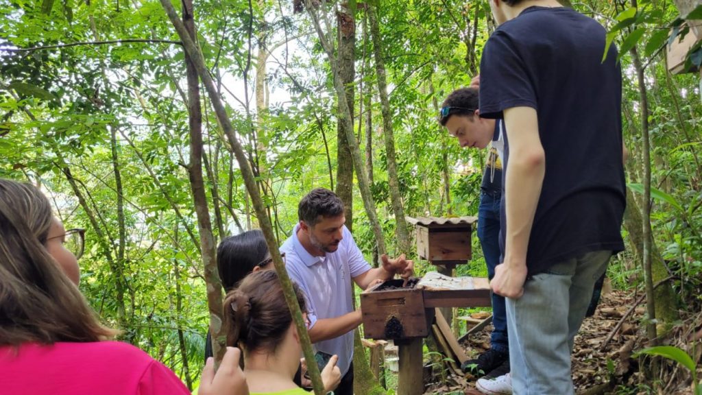 alunos da apae cocal do sul realizam visita a meliponario em lauro muller apae no meliponario rio do rastro por ana paula nesi 13