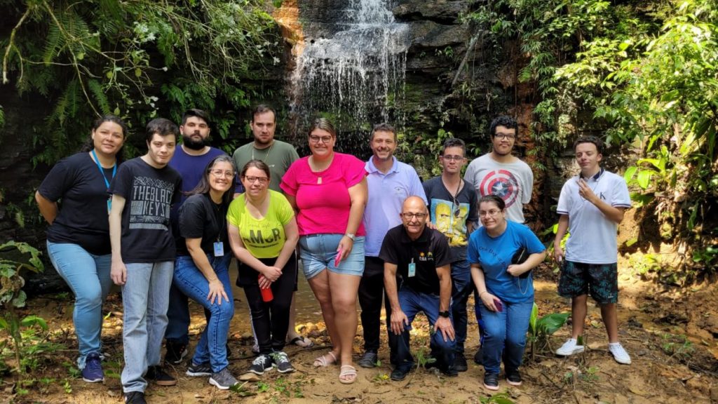 alunos da apae cocal do sul realizam visita a meliponario em lauro muller apae no meliponario rio do rastro por ana paula nesi 15