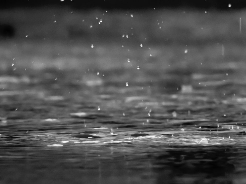 com previsao de chuvas volumosas equipes intensificam trabalhos de prevencao reza shayestehpour nw d8v79pm4 unsplash