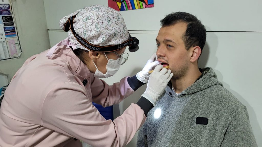 dentista voluntaria oferece avaliacao odontologica e higiene bucal aos alunos da apae cocal do sul odontologia na apae por ana paula nesi 13