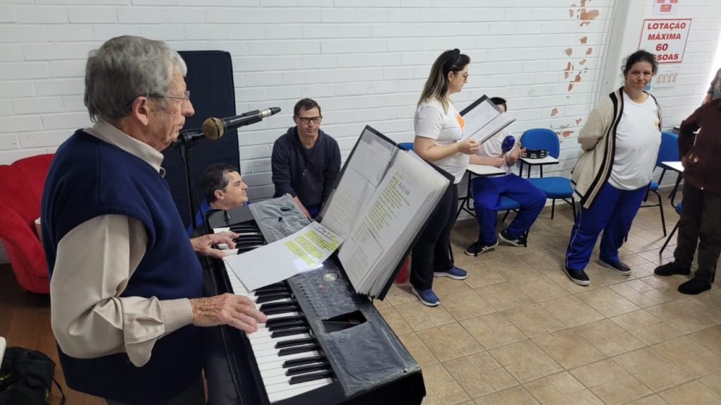 maestro jaime de brida e apae cocal do sul uma historia de amor e musica aulas de canto coral por ana paula nesi 5