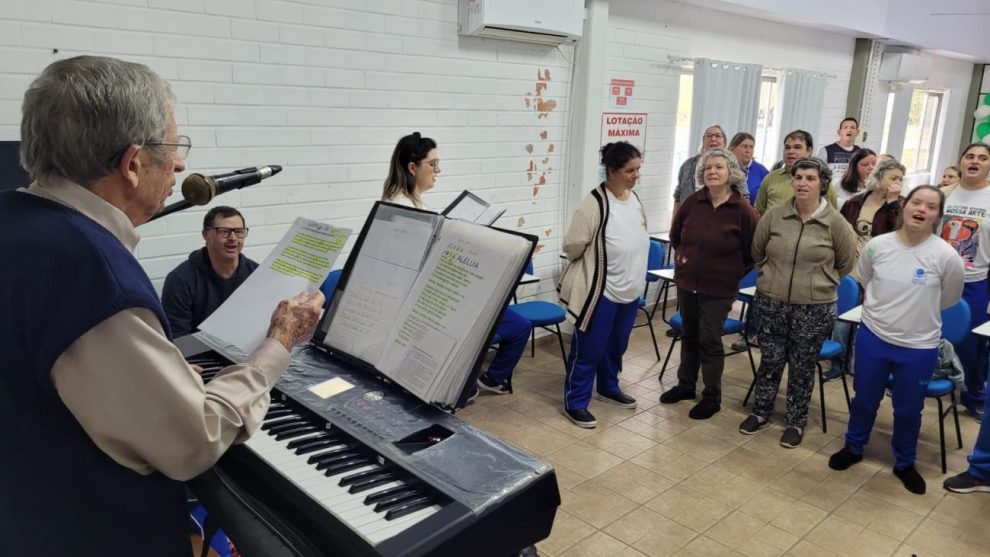 maestro jaime de brida e apae cocal do sul uma historia de amor e musica aulas de canto coral por ana paula nesi 6