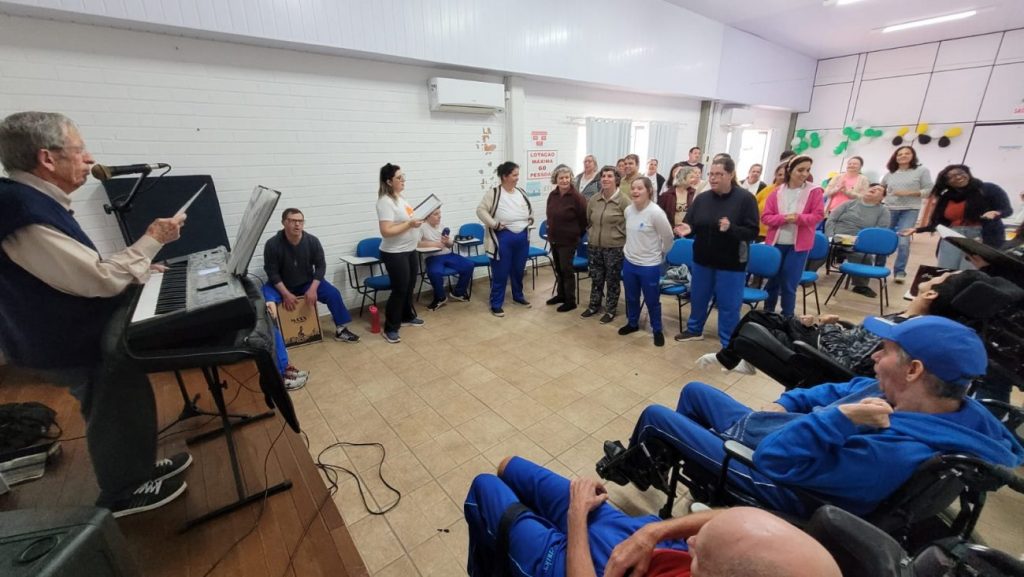 maestro jaime de brida e apae cocal do sul uma historia de amor e musica aulas de canto coral por ana paula nesi 7