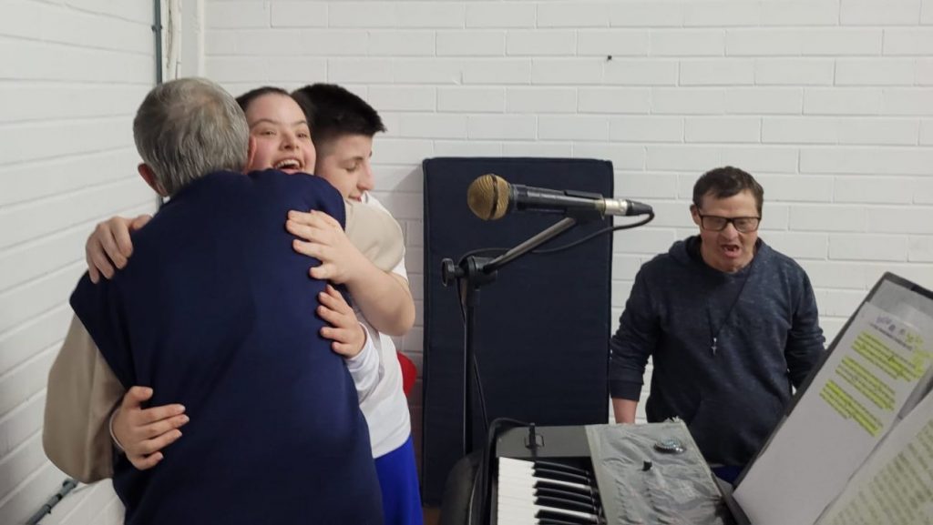 maestro jaime de brida e apae cocal do sul uma historia de amor e musica aulas de canto coral por ana paula nesi 8