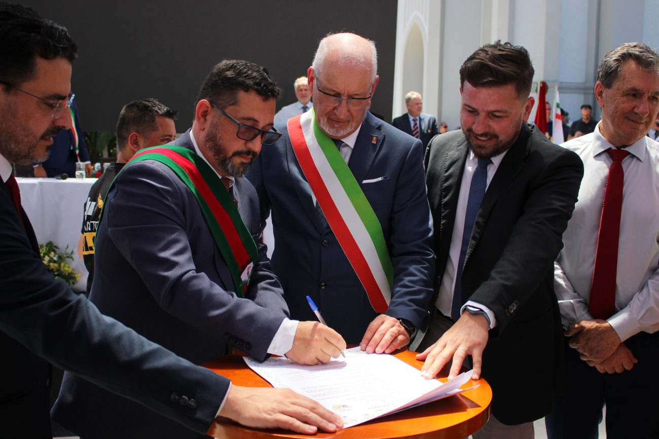 unindo lacos cocal do sul recebeu comitiva da italia para assinatura do pacto de amizade assinatura pacto por ana paula nesi 91
