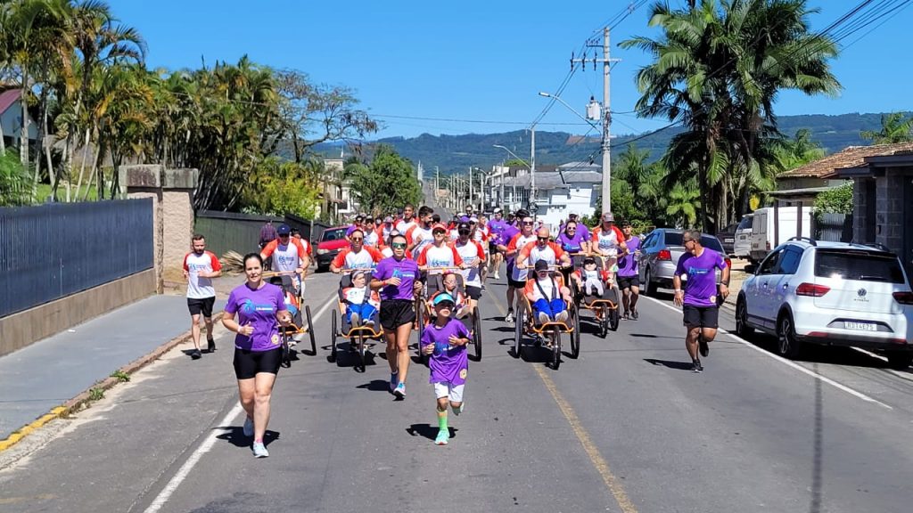 alunos da apae vivem experiencia de uma corrida de rua em cocal do sul treinao solidario 2023 por ana paula nesi 10