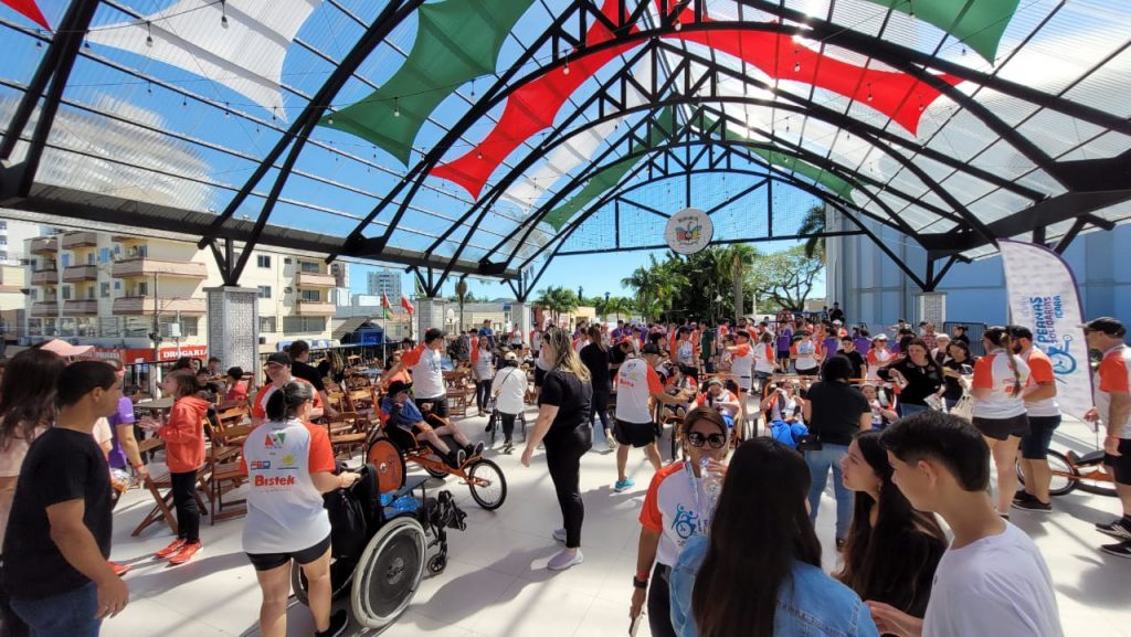 alunos da apae vivem experiencia de uma corrida de rua em cocal do sul treinao solidario 2023 por ana paula nesi 11