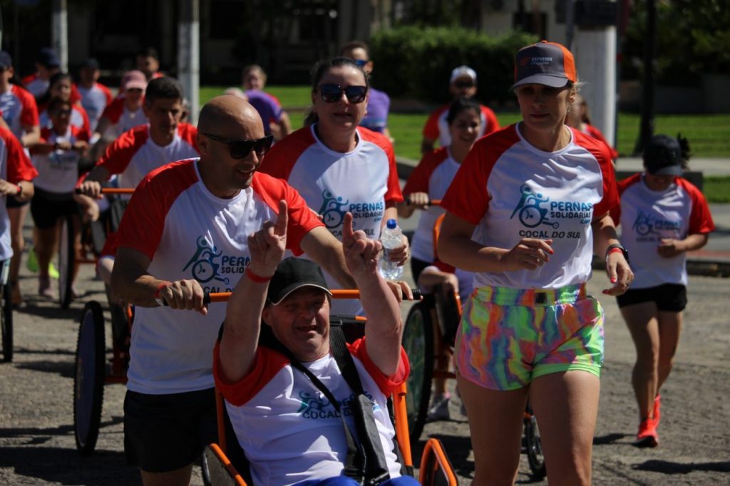 alunos da apae vivem experiencia de uma corrida de rua em cocal do sul treinao solidario 2023 por ana paula nesi 2