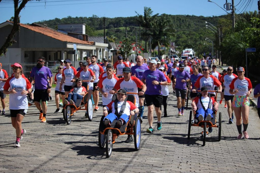 alunos da apae vivem experiencia de uma corrida de rua em cocal do sul treinao solidario 2023 por ana paula nesi 3