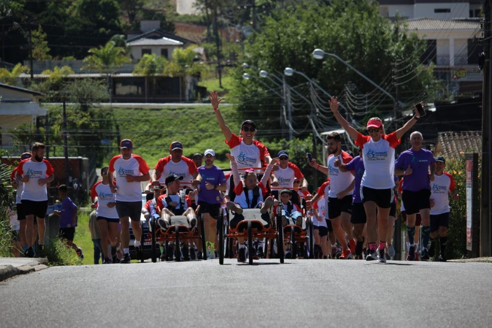 alunos da apae vivem experiencia de uma corrida de rua em cocal do sul treinao solidario 2023 por ana paula nesi 3