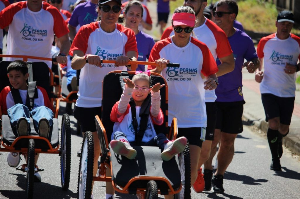 alunos da apae vivem experiencia de uma corrida de rua em cocal do sul treinao solidario 2023 por ana paula nesi 4
