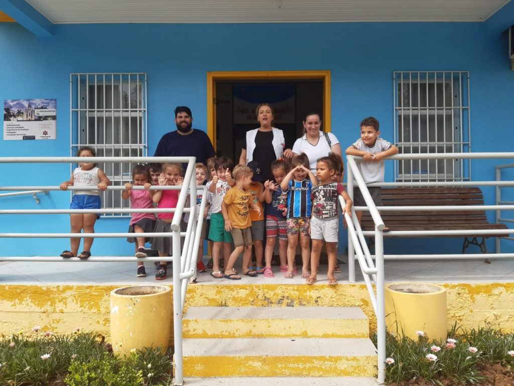 criancas da educacao infantil municipal recebem aula sobre abelhas sem ferrao na apae cocal do sul helena savi na apae meliponario divulgacao 9