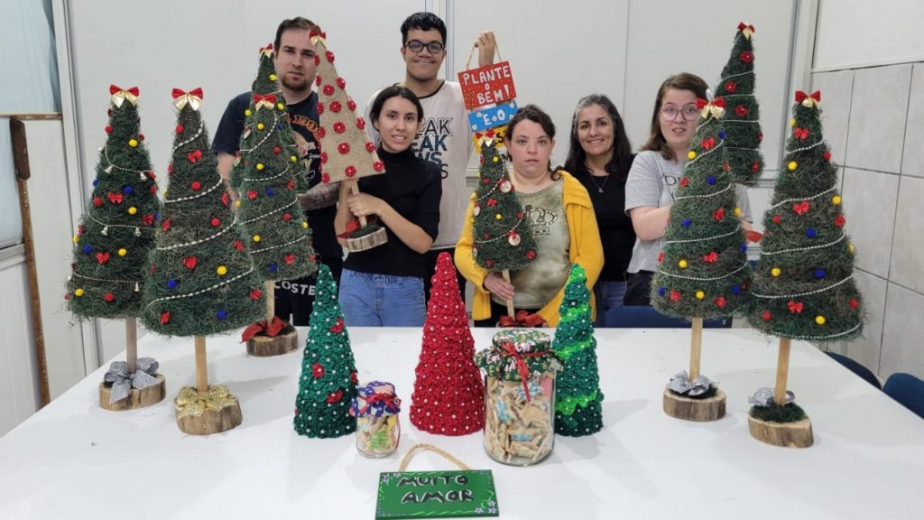 apae cocal do sul realiza feira de produtos artesanais neste sabado na praca produtos natal apae por ana paula nesi 4