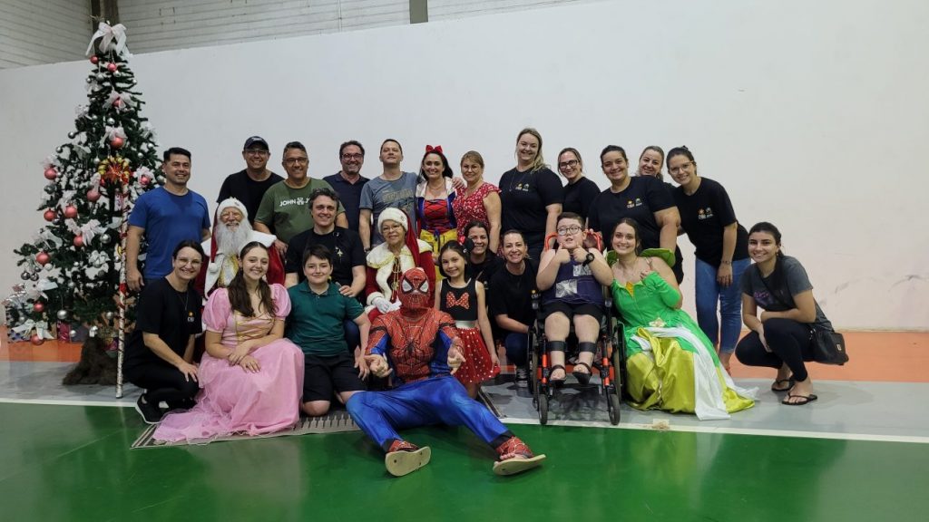 apae cocal do sul reune alunos e familiares para celebrar o natal com delicioso jantar 20231215 215124