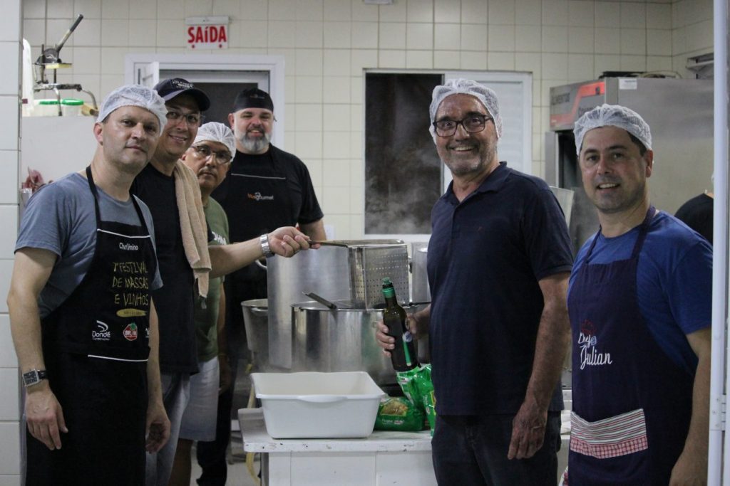 apae cocal do sul reune alunos e familiares para celebrar o natal com delicioso jantar natal apae 2023 por ana paula nesi 7
