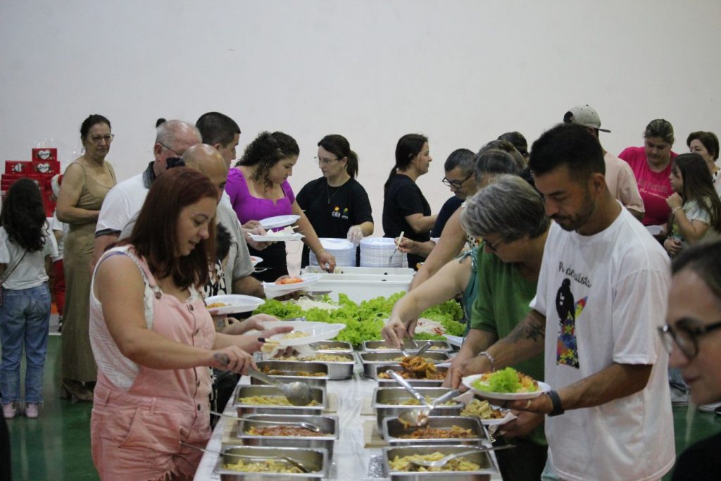 apae cocal do sul reune alunos e familiares para celebrar o natal com delicioso jantar natal apae 2023 por ana paula nesi 77