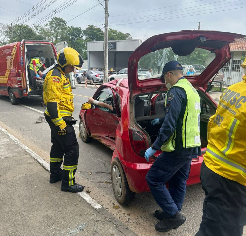 colisao entre veiculos deixa dois feridos em cocal do sul img 20231201 wa0010
