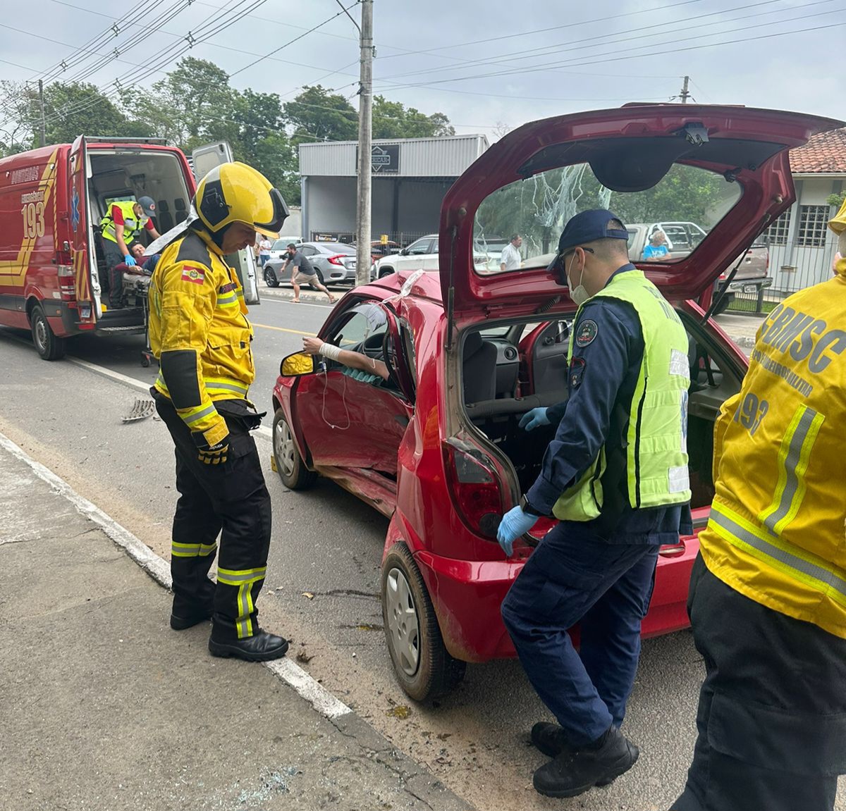 colisao entre veiculos deixa dois feridos em cocal do sul img 20231201 wa0010