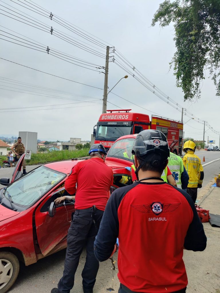 colisao entre veiculos deixa dois feridos em cocal do sul img 20231201 wa0011