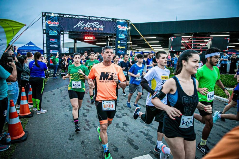 corrida para todos night run e marcada por sucesso e recebe centenas de atletas da regiao whatsapp image 2023 12 13 at 10.40.13