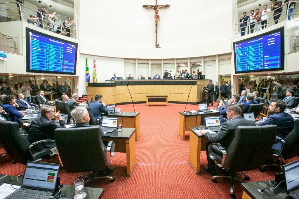 lei orcamentaria anual loa para o exercicio 2024 e aprovada na alesc whatsapp image 2023 12 19 at 17.34.40
