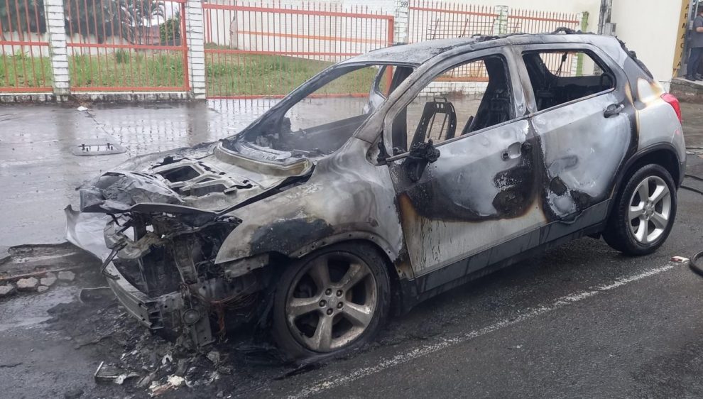 veiculo e destruido pelo fogo em cocal do sul img 20231204 wa0037
