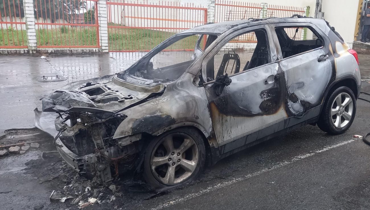 veiculo e destruido pelo fogo em cocal do sul img 20231204 wa0037