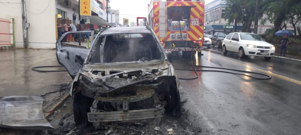 veiculo e destruido pelo fogo em cocal do sul img 20231204 wa0040