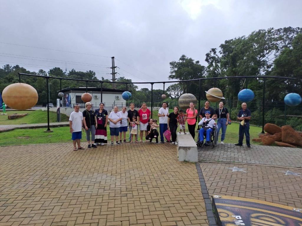 alunos da apae cocal do sul exploram o universo em passeio ao parque astronomico albert einstein visita parque astronomico divulgacao 15
