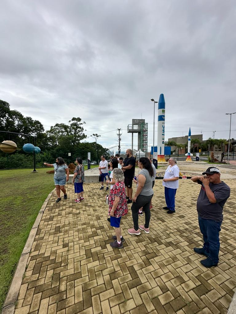 alunos da apae cocal do sul exploram o universo em passeio ao parque astronomico albert einstein visita parque astronomico divulgacao 6