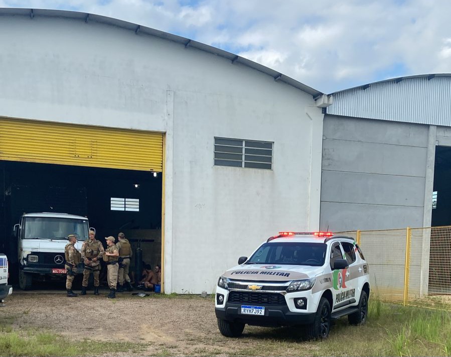 desmanche de veiculos e encontrado pela policia militar em criciuma img 20240130 wa0007